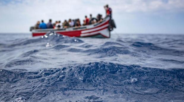 إعتقال  30 مهاجرا سريا على متن قارب للصيد جنوب بوجدور