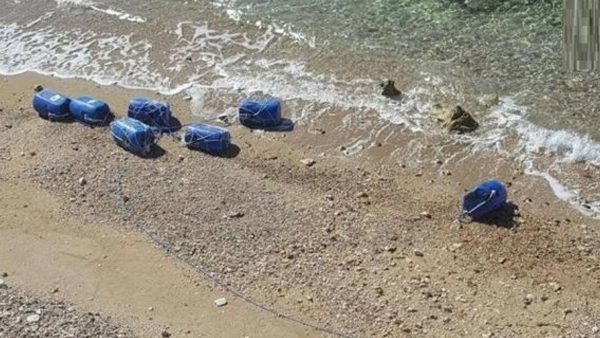 البحر يلفظ حوالي 30 كيلو من المخدرات بشاطئ ميرلفت