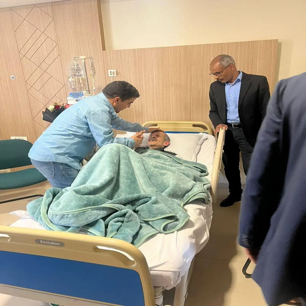 “زيارة تضامنية لوزارة الثقافة ترفع معنويات الفنان محند اجوجكل”