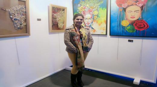 أكادير :الفنانة التشكيلية غيثه العلوي تعرض لوحاتها بالمعرض الدولي للفن المعاصر