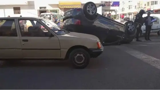 إنقلاب ” هوليودي ” لسيارة في أكادير