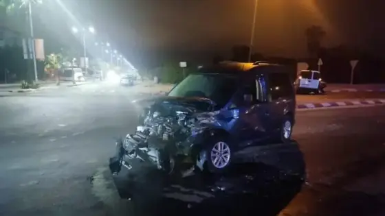 حادث اصطدام عنيف بين سيارتين قرب مركز التسوق مرجان انزكان