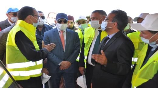 سيدي إفني: عامل الإقليم يستقبل وفدا برلمانيا يقوم بزيارة لورش بناء الطريق السريع تيزنيت-العيون.