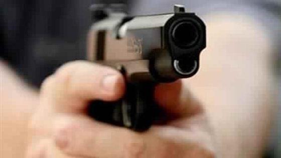عرض والدته والشرطة لتهديد خطير.. مقدم شرطة يستعمل سلاحه لإيقاف عشريني