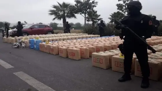 الجديدة.. “الديستي” يوقع شبكة متخصصة في تهريب المخدرات وحجز 400 كيس من الحشيش ومبلغ كبير من الأورو