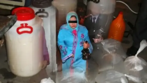 عمليات أمنية بأيت ملول: ضبط سيدة متلبسة بتوزيع “الماحيا” وبحوزتها 37 لتر من المسكر