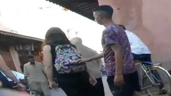 رصد جانح حاول سرقة أجنبية بالشارع العام