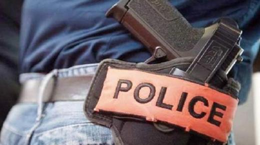 شرطي يضطر لإشهار سلاحه الوظيفي لتوقيف شخصين عرضا حياة المواطنين للخطر