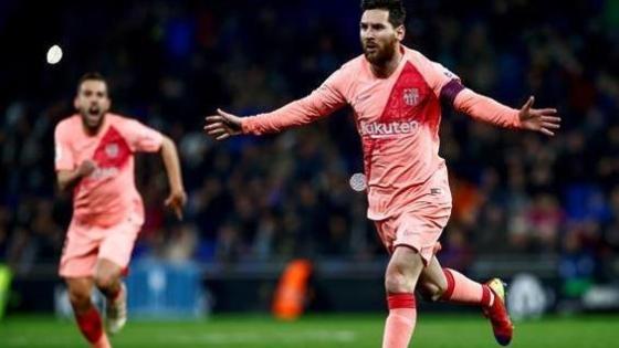 ميسي يقود برشلونة لفوز كبير في ديربي كاتالونيا ويحقق رقما قياسيا جديدا