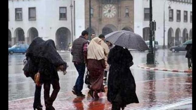 رياح أحيانا وأمطار قوية بالعديد من مناطق المملكة