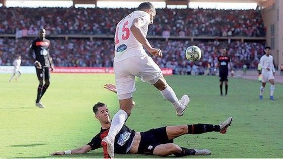 الانظار تتجه ساعة من الآن لوجدة لمتابعة المباراة النهائية لمنافسات كأس العرش بين حسنية أكادير والاتحاد البيضاوي “الطاس”