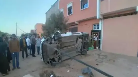 إنقلاب سيارة أجرة يحدث خسائر مادية فادحة ببلفاع