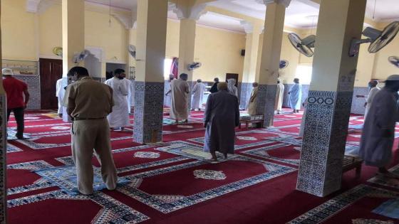 بعد إعادة فتح المساجد .. لجنة اليقظة بأولادبرحيل تُباشر عملية مُعاينة مدى احترام الشروط الاحترازية