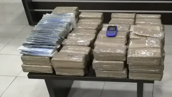 أكادير .. توقيف شخص مبحوث عنه في قضايا تتعلق بالاتجار في المخدرات والاختطاف والاحتجاز (بلاغ)