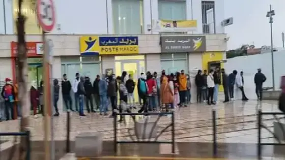 معاناة الطلبة مع استخلاص المنح الجامعية بأكادير