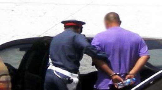 إعتقال ” إطار بنكي ” يبتز مواطنين في بيوكرى
