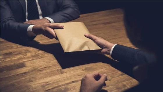 الخط الأخضر للتبليغ عن الرشوة يطيح هذه المرة ب 30 مليون سنتيم