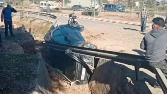 سقوط سيارة في منعرج خطير بآيت ملول
