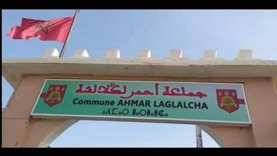 الرئيس السابق بجماعة احمر لكلالشة ضواحي تارودانت يسيج ملعبا لكرة القدم
