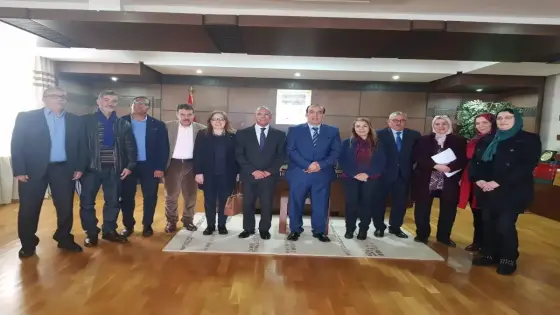 وزير الاتصال يستقبل أعضاء اللجنة التنظيمية للجائزة الوطنية الكبرى للصحافة (بلاغ)