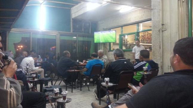 مدينة مغربية ستمنع مقاهيها من بث مباراة المغرب والجزائر
