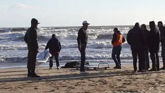 مياه الساحل تلفظ جثة شاب بشاطئ تفنيت