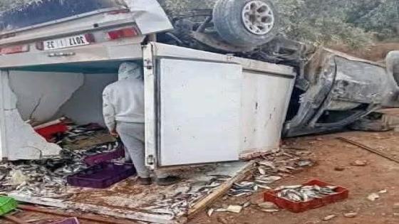 حادثة سير مروعة بحي سيدي المختار بشيشاوة: انقلاب شاحنة أسماك على الطريق الوطنية قادمة من الصويرة