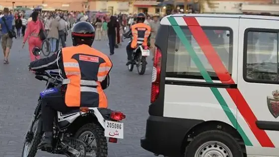 موظف أمن يضطر لاستعمال سلاحه الوظيفي لتوقيف شخص عرض المواطنين وموظفي الشرطة لاعتداء عنيف