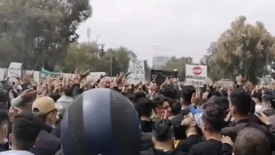 إلترات الرجاء الرياضي تصدح بصوت واحد: “المكتب ارحل.. السلامي ارحل”