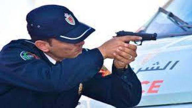 أولاد تايمة : شرطي يشهر سلاحه الوظيفي لتوقيف شخص من ذوي السوابق القضائية .