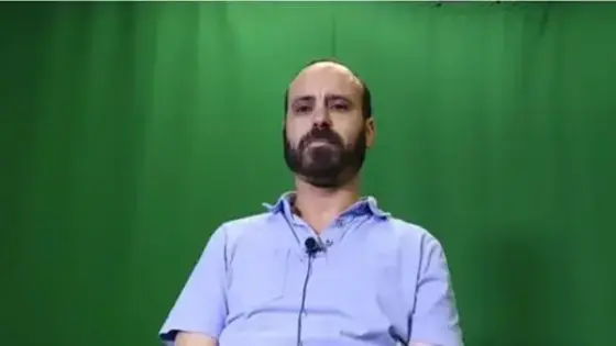 شخص “كيدخل ويخرج فالهضرة” .. يتنبأ بالقيامة والجنة والمسيح وأشياء أخرى “فيديو”
