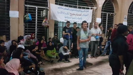 مستجدات المعطل الذي سقط من على بناية وزارة الحقاوي وجثمانه سيدفن بهذه المدينة