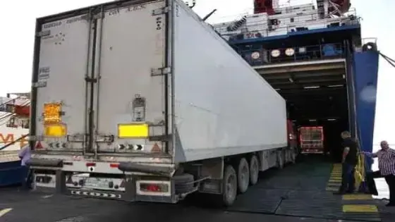 توقيف سائق بميناء طنجة المتوسط بعد محاولته تهريب 840 كيلوغراما من مخدر الشيرا