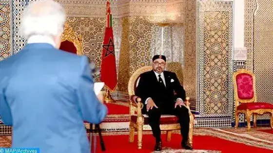 جلالة الملك يستقبل والي بنك المغرب
