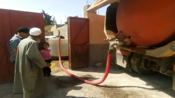 مسؤولون ينظمون قوافل لتوزيع المياه على مواطنين في غابات نفوذ إنزكان.