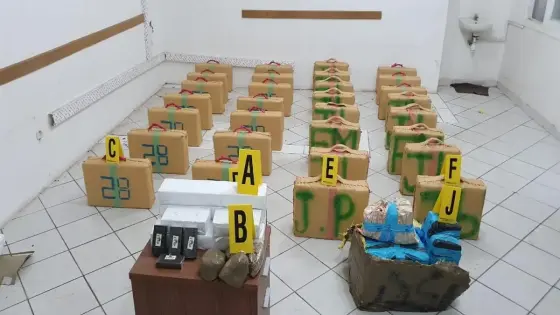 بالصور .. حجز 880 كيلوغراما من مخدر الشيرا وتوقيف الجاني بأكادير