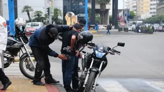 اكادير : عمليتين منفصلتين لفرقة الدراجين تسفران عن حجز كمية من المخدرات والمؤثرات العقلية واحالة شخصين على العدالة