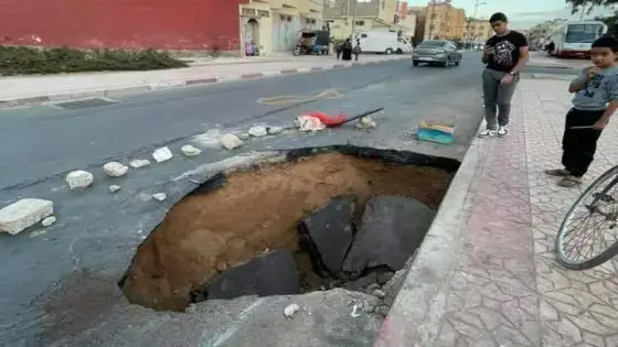 إنهيار جزئي للطريق يهدد سلامة المواطنين بإنزكان