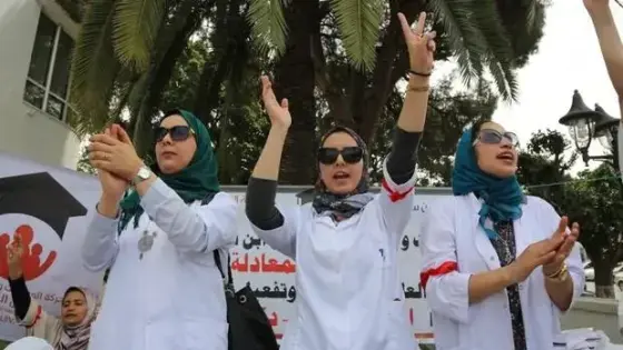 تقنيو وزارة الصحة يحتجون أمام وزارة الدكالي بسبب “التهميش”