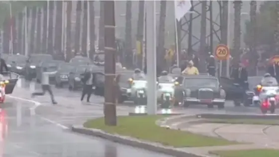 استنفار بعد اختراق موكب الملك وبابا الفاتيكان