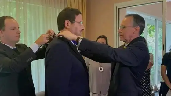 الرئيس البرازيلي يقلد عبد الصمد قيوح بوسام ريو برانكو