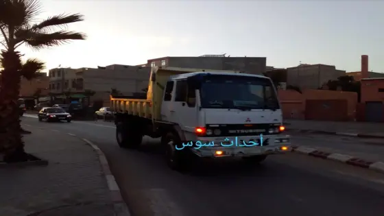 شاحنات نقل الرمال تجوب شوارع بيوكرى احتجاجا عن الحمولة الزائدة