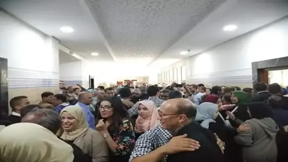 حوالي 150 محاميا حضروا أمام وكيل الملك لمآزرة موظفي محكمة أكادير.