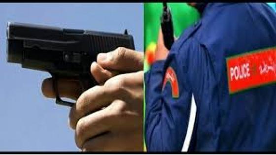 ضابط أمن يشهر سلاحه لتوقيف شخصين كانا في حالة سكر واندفاع قوية
