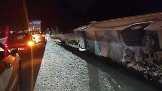 قتلى وجرحى اثر انقلاب حافلة لنقل المسافرين ضواحي طاطا