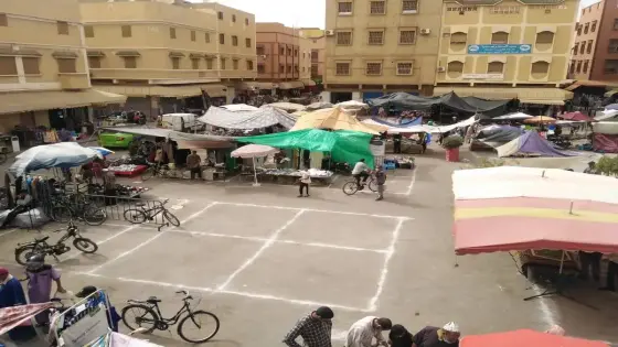 نقطة حسنة.. شركة مكلفة بالمرابد تنخرط في عملية تنظيم الباعة المتجولين بأولاد تايمة بمناسبة عيد الأضحى المبارك