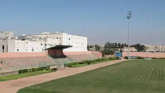 رئيس لجنة المالية بجماعة الدشيرة الجهادية يرفع تسعيرة استغلال ملاعب القرب الى 300 درهم للساعة