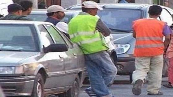 جريمة قتل صادمة بالعيون: سيدة تطعن حارس سيارات طعنة قاتلة بسوق الجمال.. الشرطة تفتح تحقيقاً لكشف الظروف