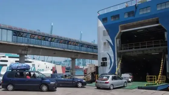 القضاء يرفض طلب مواطن مغربي وزوجته للدخول إلى المغرب من إسبانيا بواسطة سيارتهما