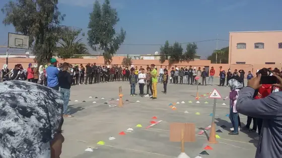 نشاط تحسيسي حول السلامة الطرقية بثانوية الإمام الجزولي الاعدادية